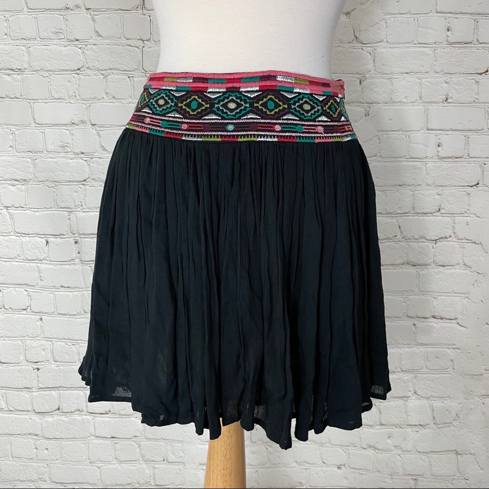 Romeo & Juliet Couture Skirt Size Large NWT